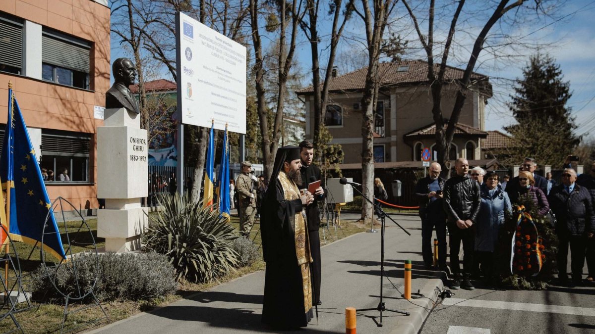 Ceremonie la Liceul Teoretic „Onisifor Ghibu” din Cluj-Napoca