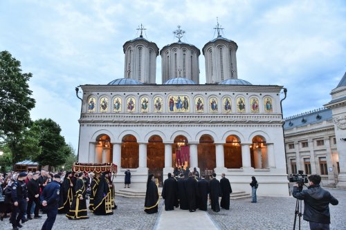 Prohodul Domnului cântat de bucureșteni la Catedrala Patriarhală
