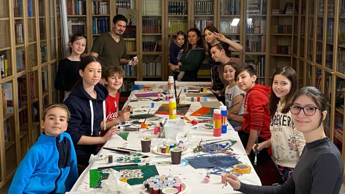 Bucuria primei expoziții pentru micii pictori români din Bergen