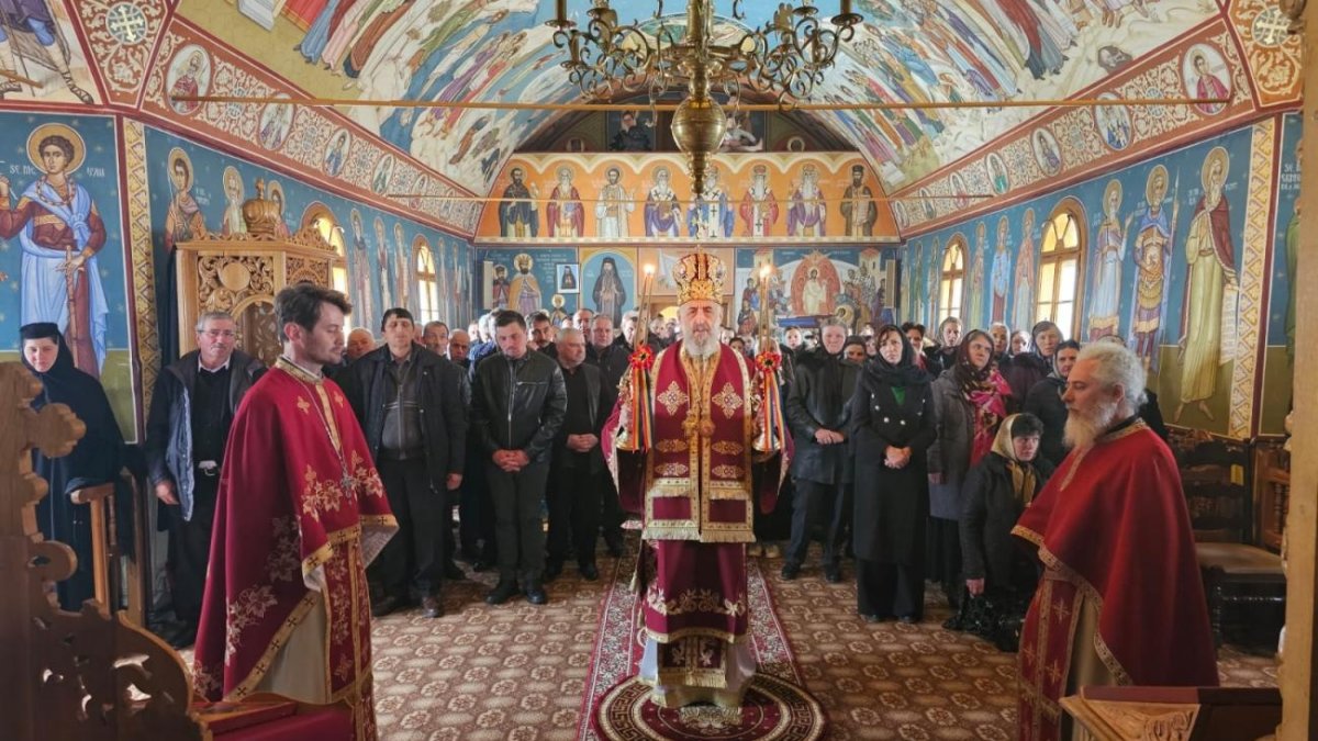 Liturghie arhierească la Mănăstirea „Sfântul Mare Mucenic Gheorghe” de la Țeț, Alba